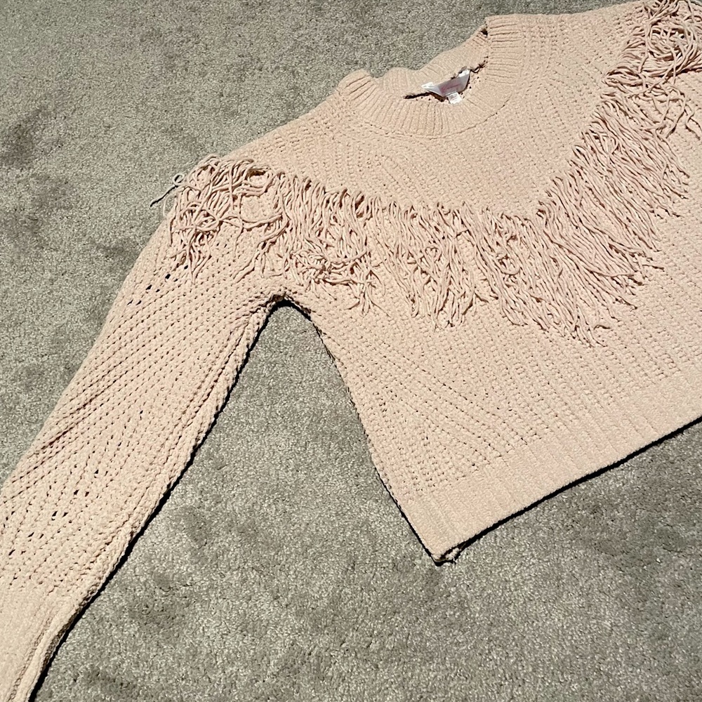 Cream Pullover Sweater w/ Fringe ⭐️
